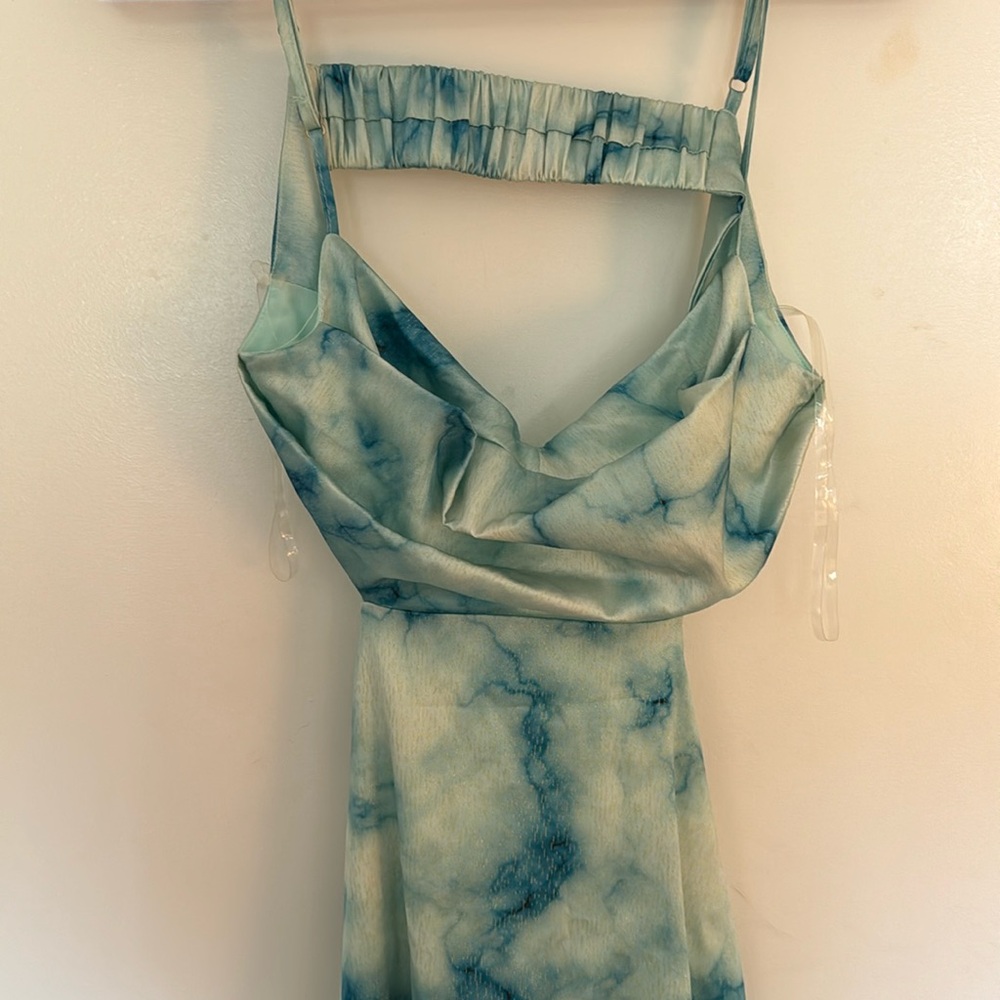 Fore backless dress